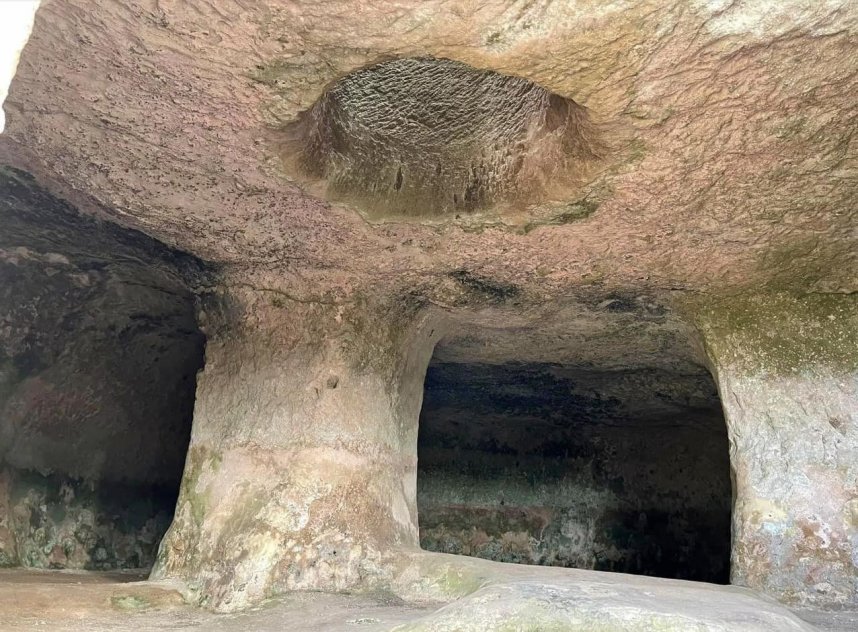 Cala Morell - caves