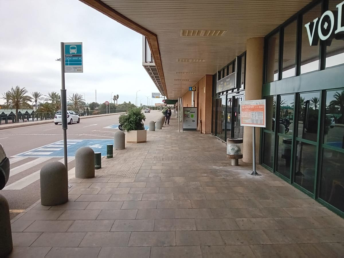 Menorca Airport bus L10